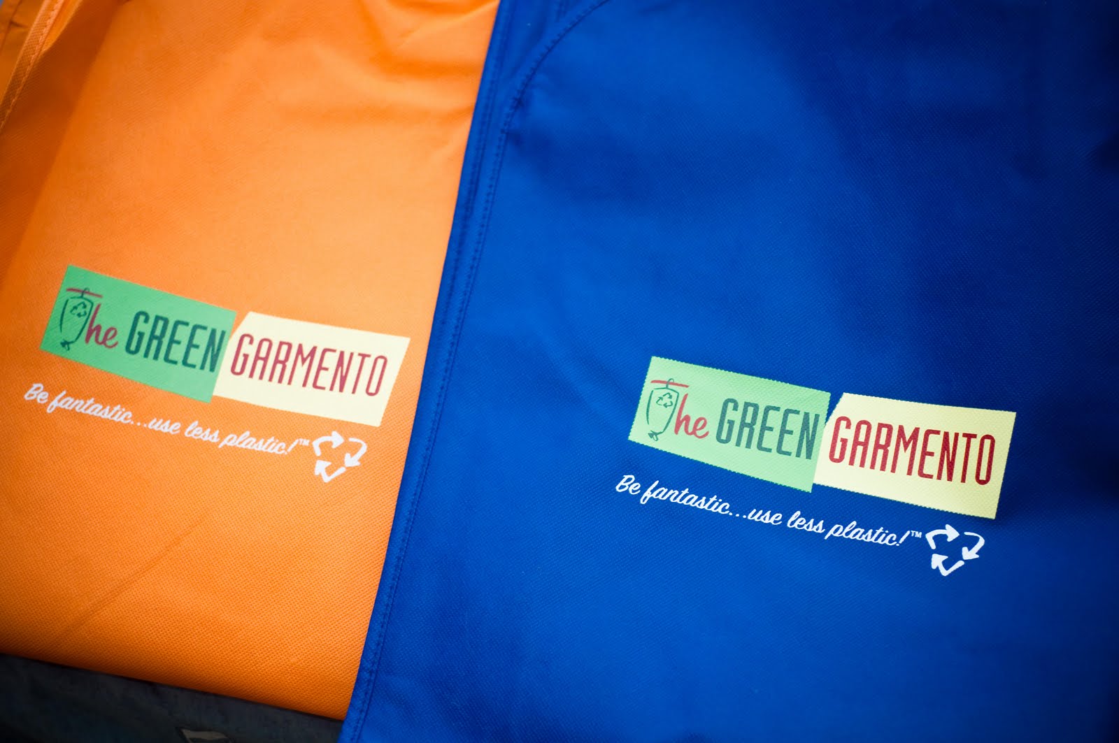 The Green Garmento garment bag